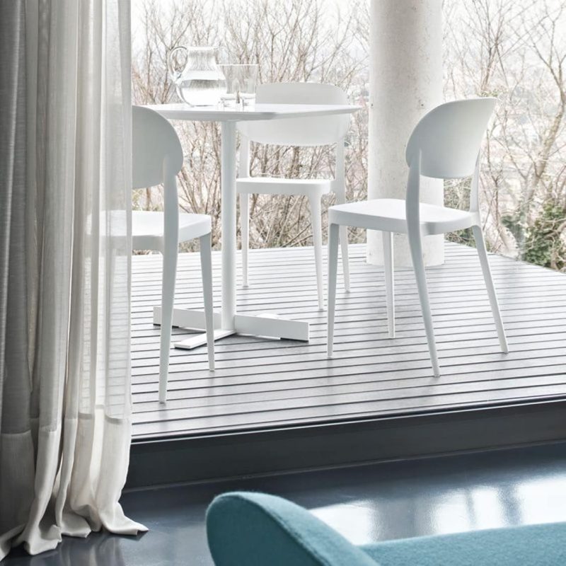 The Aimee side chair is perfect for both interior and exterior outside use, the Aimee not only looks divine but is also stackable.
