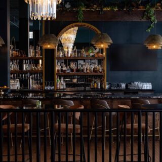 Birdietown Ohio – two-level sports venue with restaurant, bars, and indoor mini-golf, furnished by DeFrae Contract Furniture