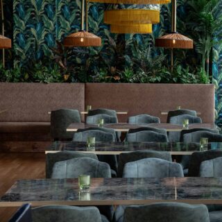 Birdietown Ohio – two-level sports venue with restaurant, bars, and indoor mini-golf, furnished by DeFrae Contract Furniture