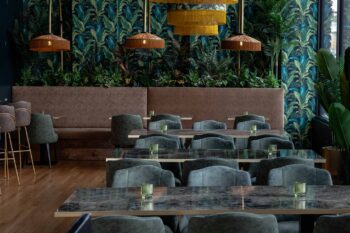 Birdietown Ohio – two-level sports venue with restaurant, bars, and indoor mini-golf, furnished by DeFrae Contract Furniture