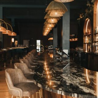 Birdietown Ohio – two-level sports venue with restaurant, bars, and indoor mini-golf, furnished by DeFrae Contract FurnitureBirdietown Ohio – two-level sports venue with restaurant, bars, and indoor mini-golf, furnished by DeFrae Contract Furniture