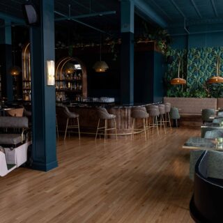 Birdietown Ohio – two-level sports venue with restaurant, bars, and indoor mini-golf, furnished by DeFrae Contract Furniture