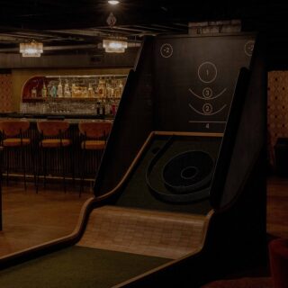 Birdietown Ohio – two-level sports venue with restaurant, bars, and indoor mini-golf, furnished by DeFrae Contract Furniture
