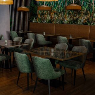 Birdietown Ohio – two-level sports venue with restaurant, bars, and indoor mini-golf, furnished by DeFrae Contract Furniture