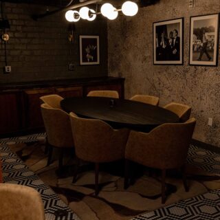 Birdietown Ohio – two-level sports venue with restaurant, bars, and indoor mini-golf, furnished by DeFrae Contract Furniture