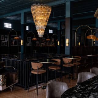 Birdietown Ohio – two-level sports venue with restaurant, bars, and indoor mini-golf, furnished by DeFrae Contract Furniture