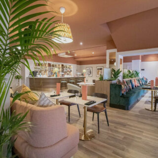 Hotel Furniture from DeFrae. Bespoke banquette seating at Embers Bar & Grill, Voco Corby by DeFrae Contract Furniture